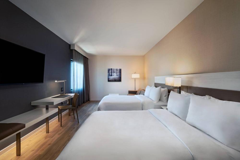 Deluxe Guest room, 2 Queen interior